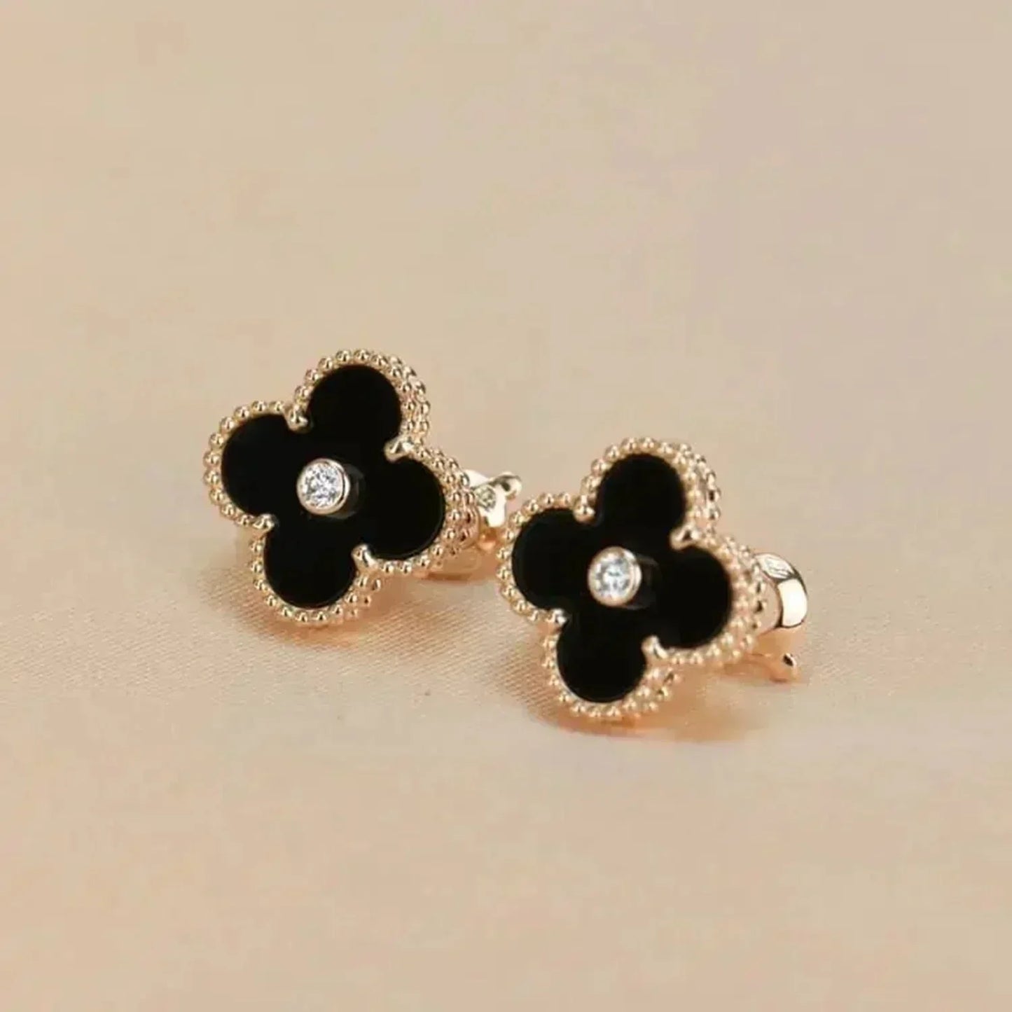 [Glow Jewelry]CLOVER MEDIUM 1 MOTIFS ONYX DIAMOND EARRINGS