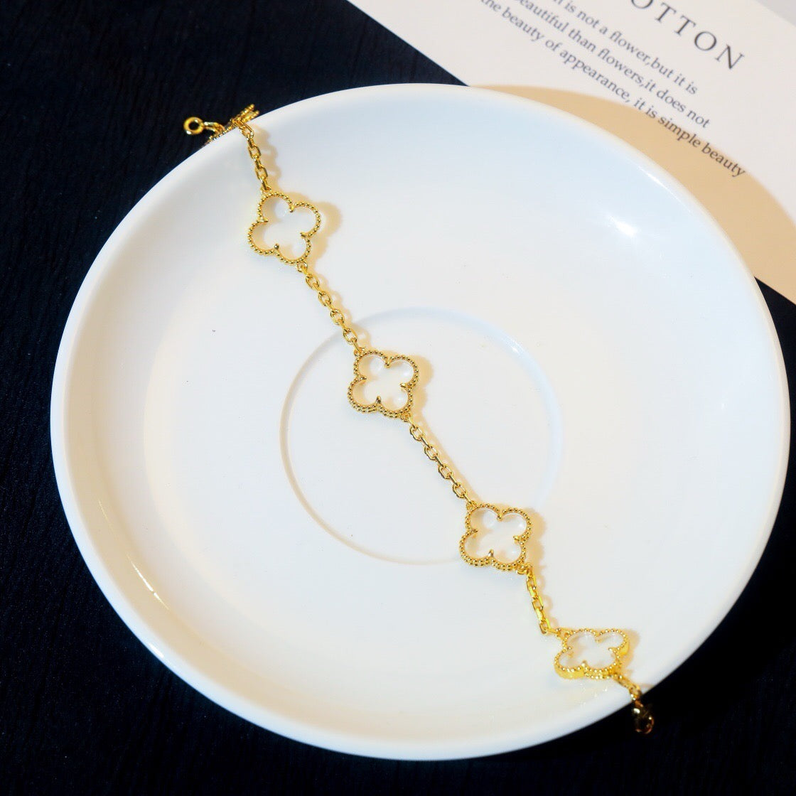 [Glow Jewelry]ニュー クローバー 5モチーフ ロッククリスタルブレスレット