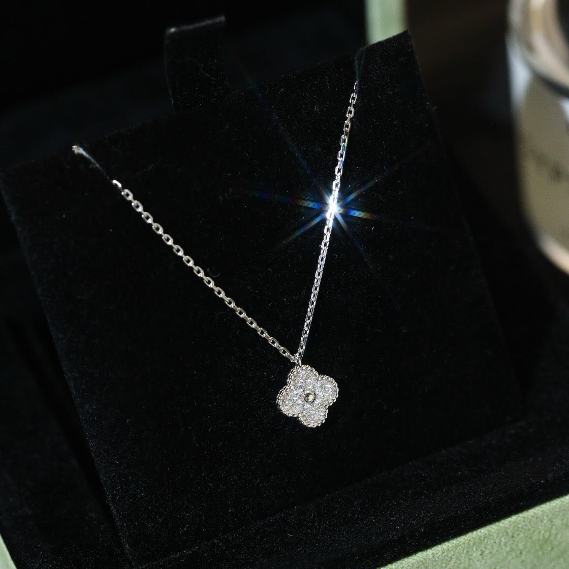 ¡®Glow Jewelry¡¯CLOVER MINI 9.5MM PENDANT DIAMOND NECKLACE