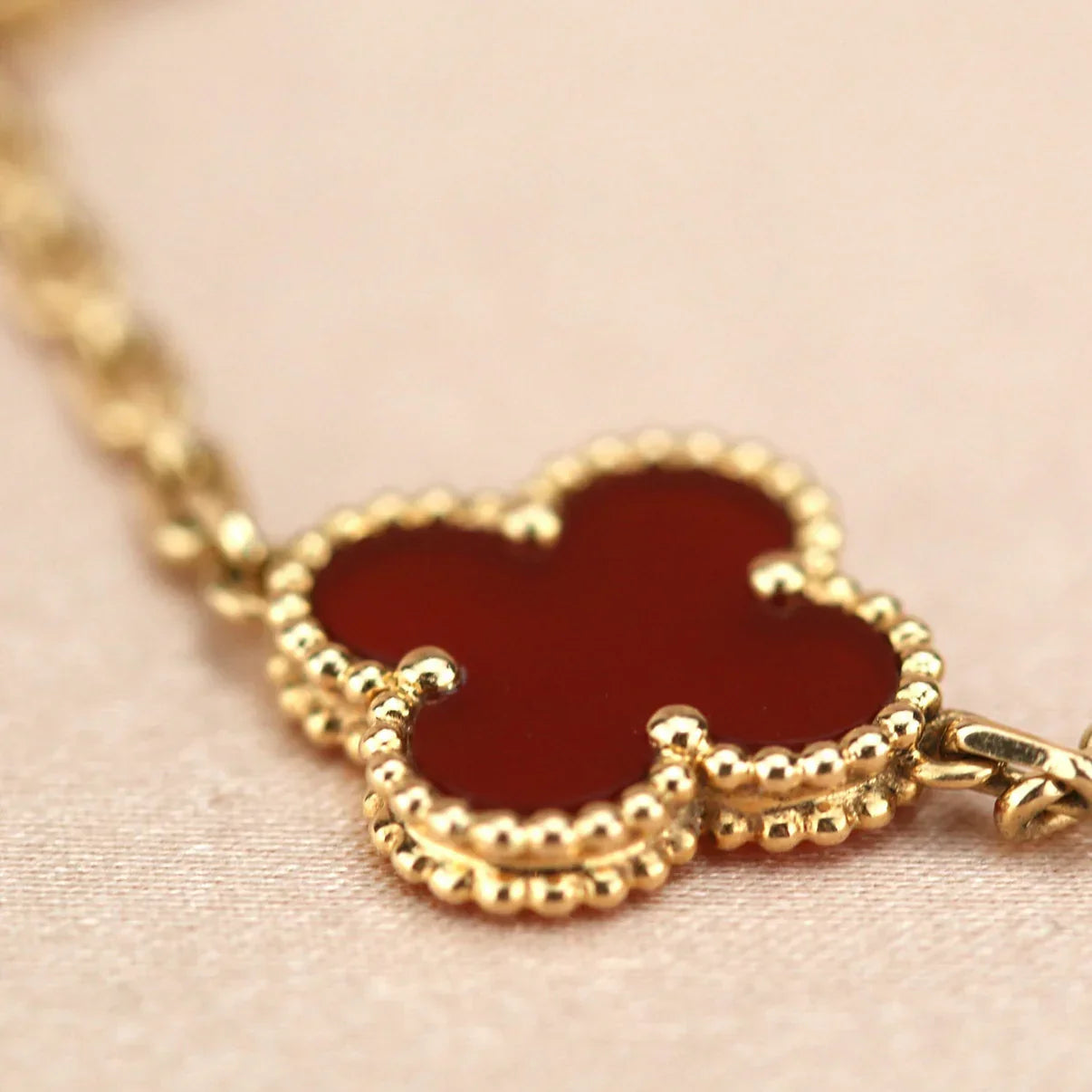 [Glow Jewelry]New  CLOVER 5 MOTIF RED CORNELIAN BRACELET COLLECTION