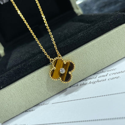 ®Glow Jewelry®CLOVER 15MM ダイヤモンドとイエロータイガーアイアゲートネックレス