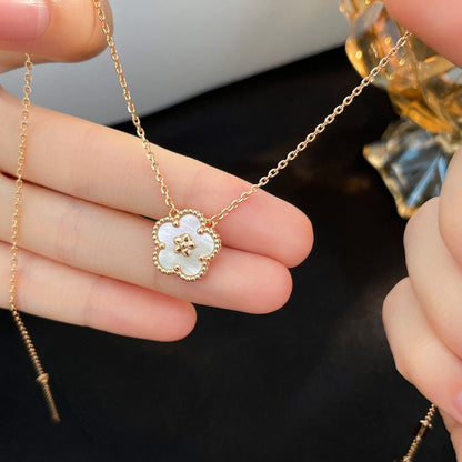 グロージュエリー 「LUCKY WHITE MOP PLUM BLOSSOM NECKLACE」