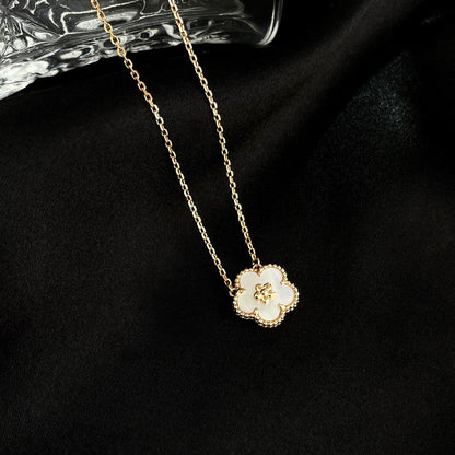 グロージュエリー 「LUCKY WHITE MOP PLUM BLOSSOM NECKLACE」