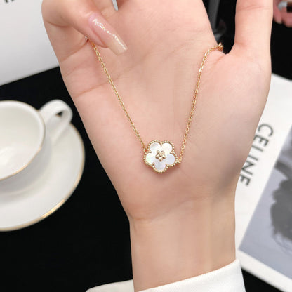 グロージュエリー 「LUCKY WHITE MOP PLUM BLOSSOM NECKLACE」