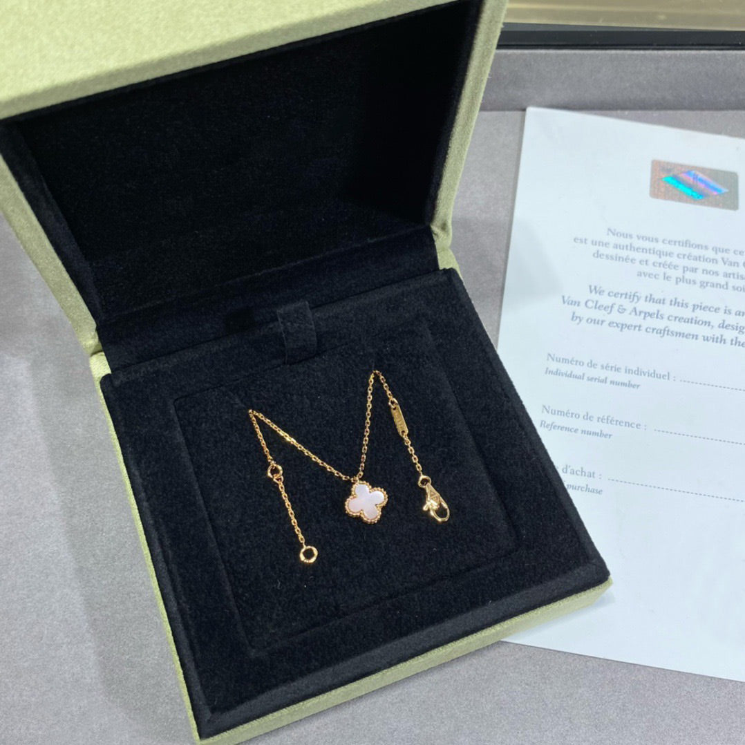 ¡®Glow Jewelry¡¯CLOVER 15MM PINK MOTHER-OF-PEARL SINGLE FLOWER NECKLACE