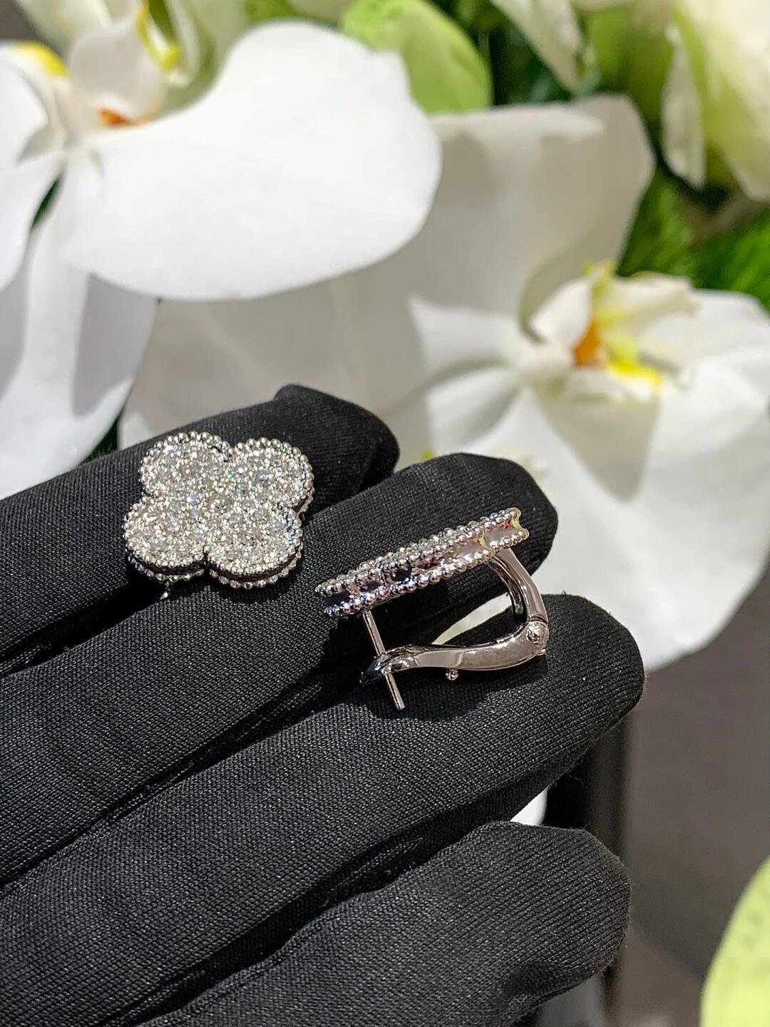 [Glow Jewelry]CLOVER 20MM MOTIFS DIAMOND STUD EARRINGS SILVER