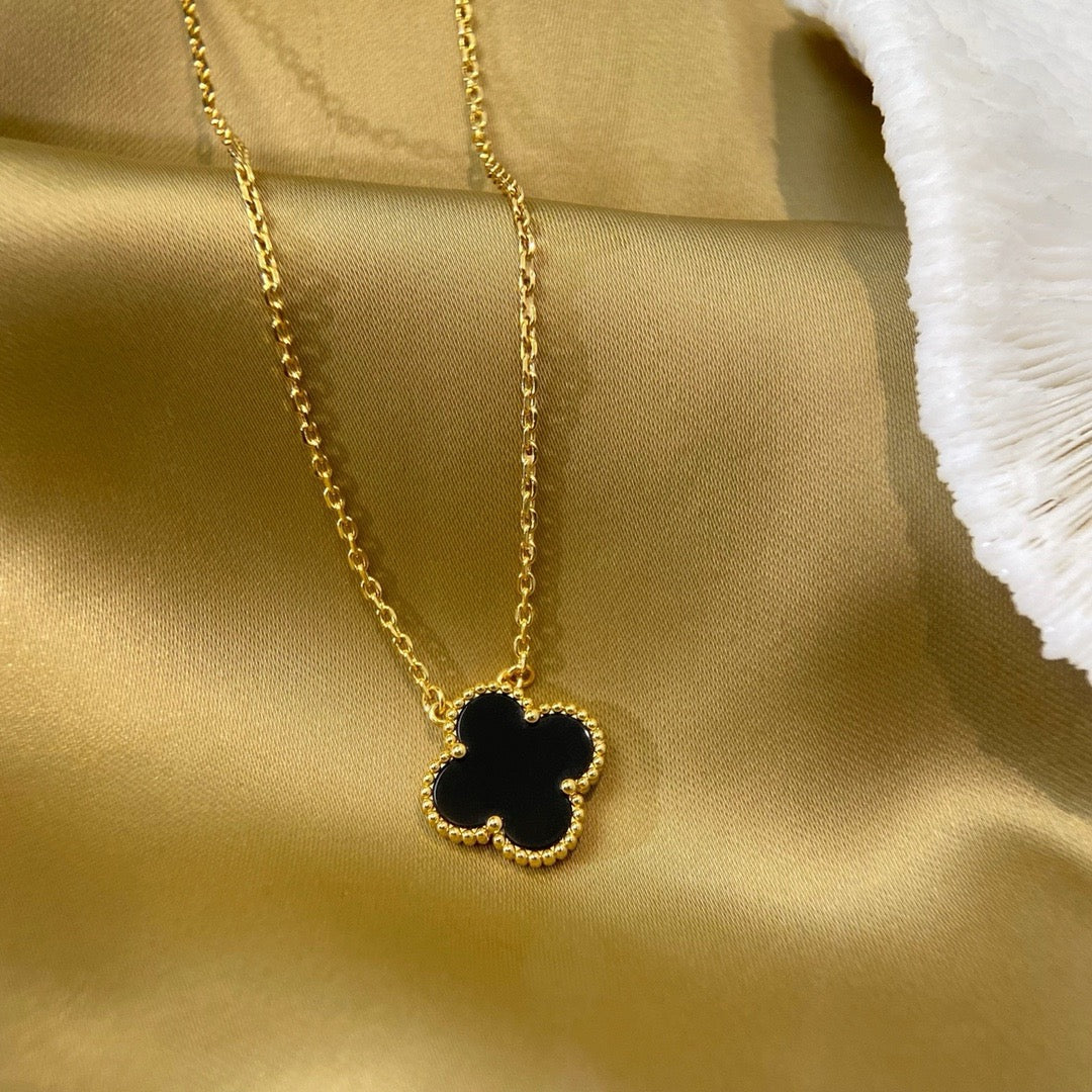 Glow Jewelry「CLOVER 15MM BLACK ONYX SINGLE FLOWER NECKLACE」