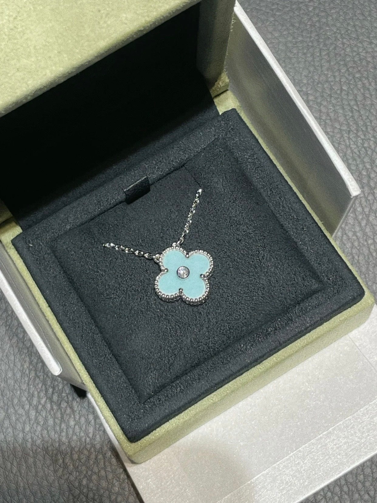 [Glow Jewelry]CLOVER 1 DIAMOND LIGHT BLUE SILVER NECKLACE