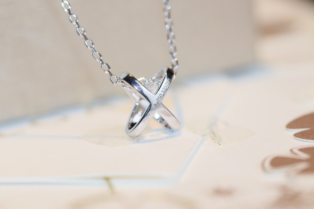 ¡®Glow Jewelry¡¯JEUX DE DIAMOND NECKLACE