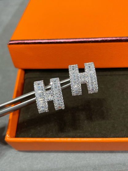 ¡®Glow Jewelry¡¯H STUD EARRINGS WITH SILVER DIAMONDS