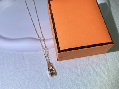 [Glow Jewelry]HM ADVANCED NICHE LOCK HEAD NECKLACE DIAMONDS
