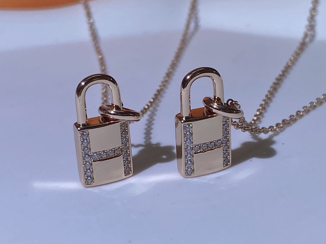 ¡®Glow Jewelry¡¯HM ADVANCED NICHE LOCK HEAD NECKLACE DIAMONDS