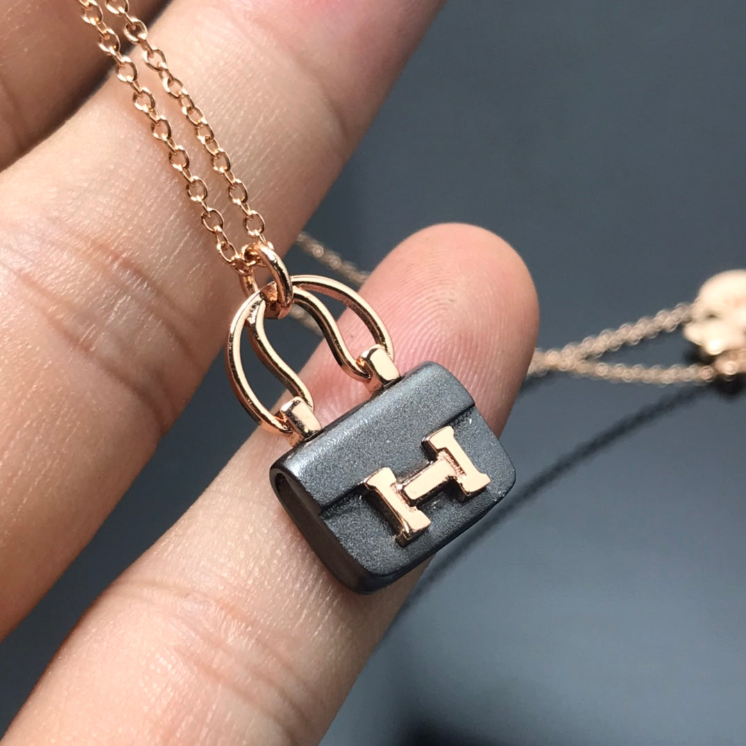 [Glow Jewelry]WOMEN'S HM AMULETTES CONSTANCE PENDANT NECKLACE