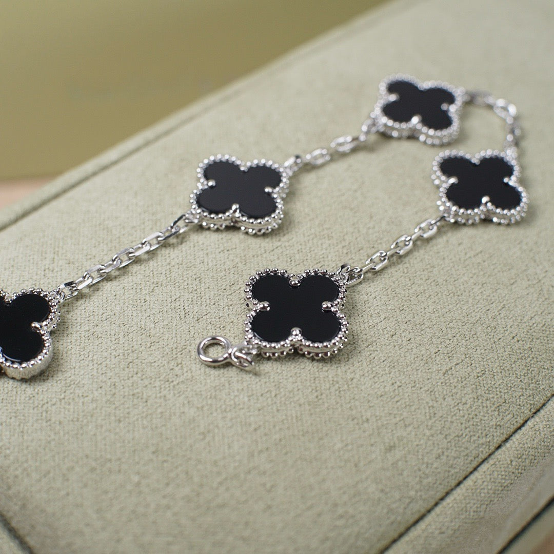 [Glow Jewelry]New CLOVER 5 MOTIF ONYXS BRACELET COLLECTION