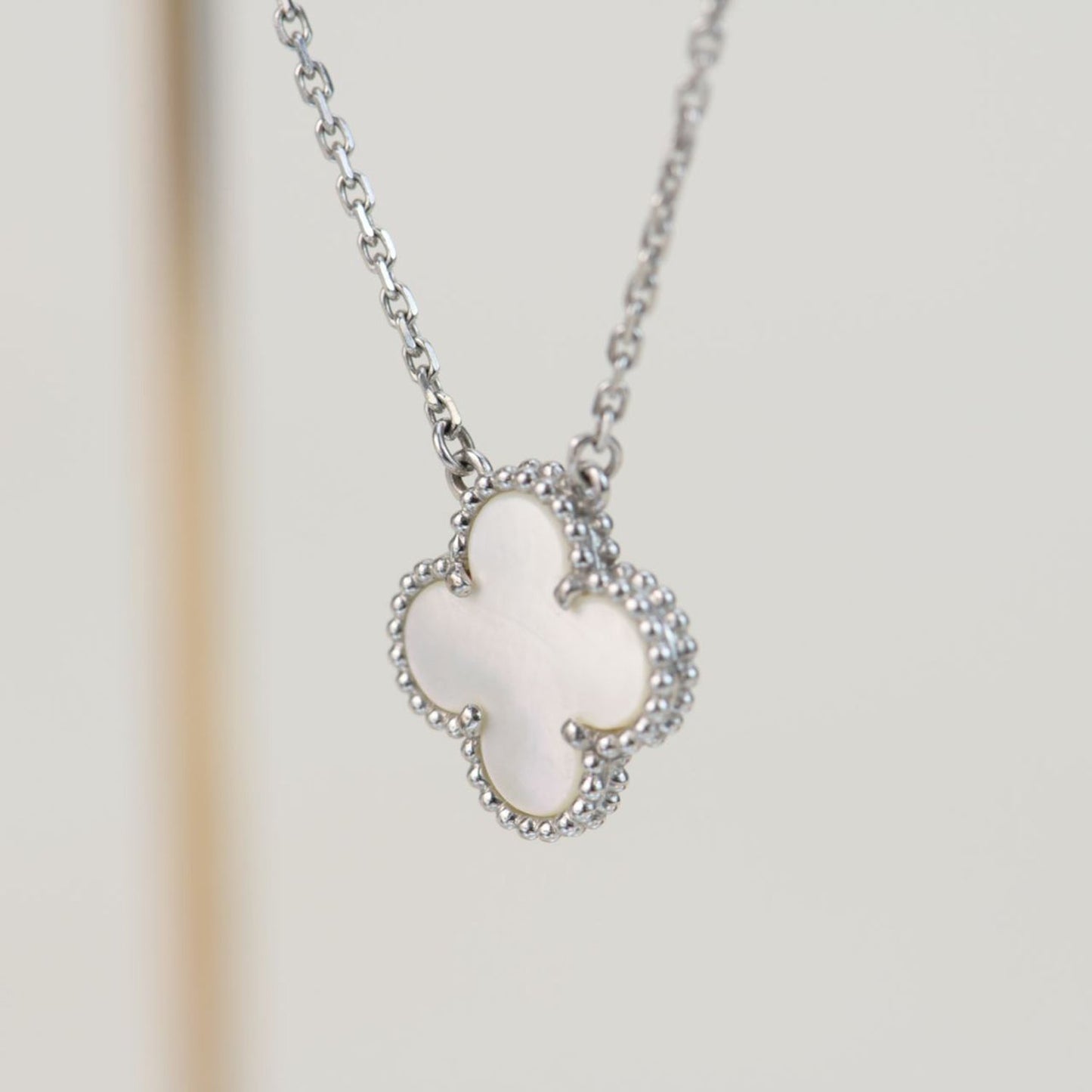 [Glow Jewelry]CLOVER  15MM WHITE MOTHER-OF-PEARL SILVER