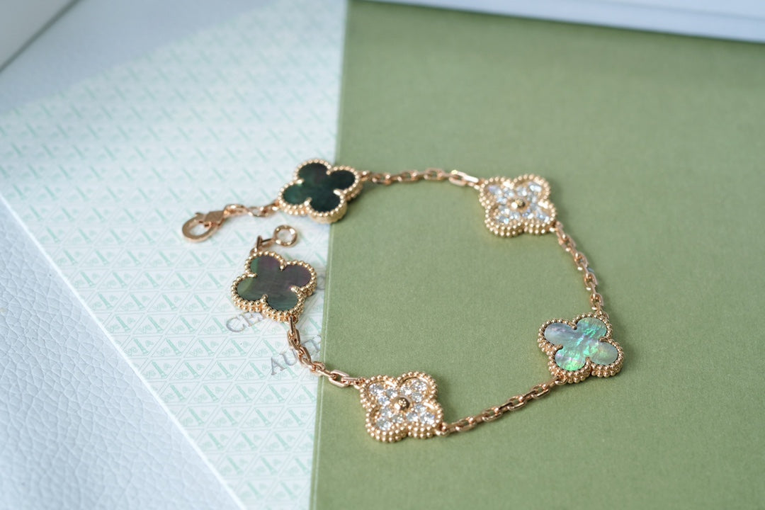 [Glow Jewelry]New CLOVER 5 MOTIF GRAY MOP BRACELET COLLECTION