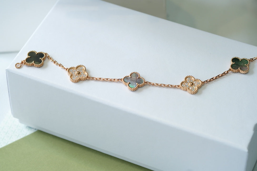 [Glow Jewelry]New CLOVER 5 MOTIF GRAY MOP BRACELET COLLECTION