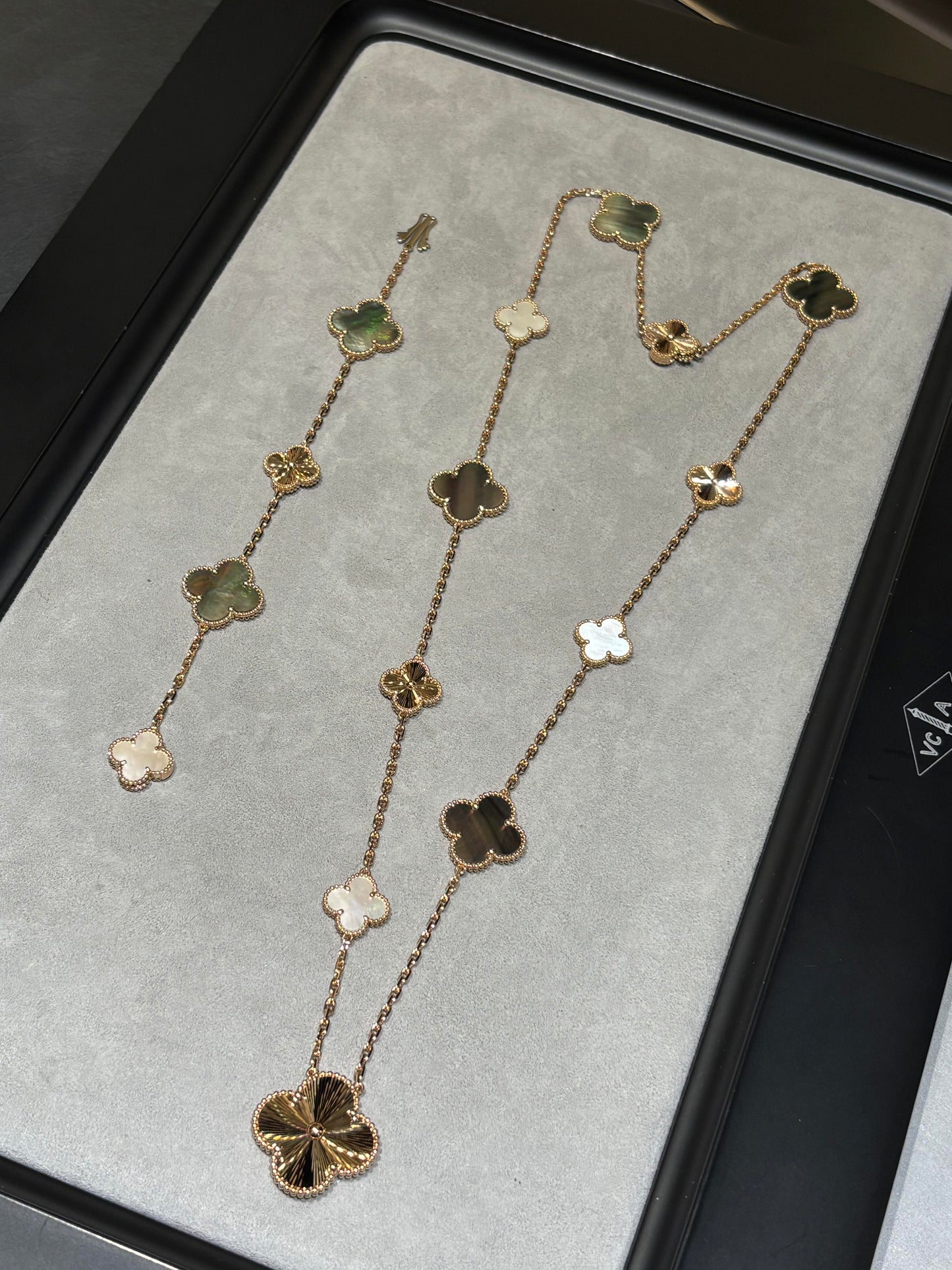 [¡®Glow Jewelry¡¯] 25 NEW CLOVER 15 MOTIFS GRAY MOTHER-OF-PEARL