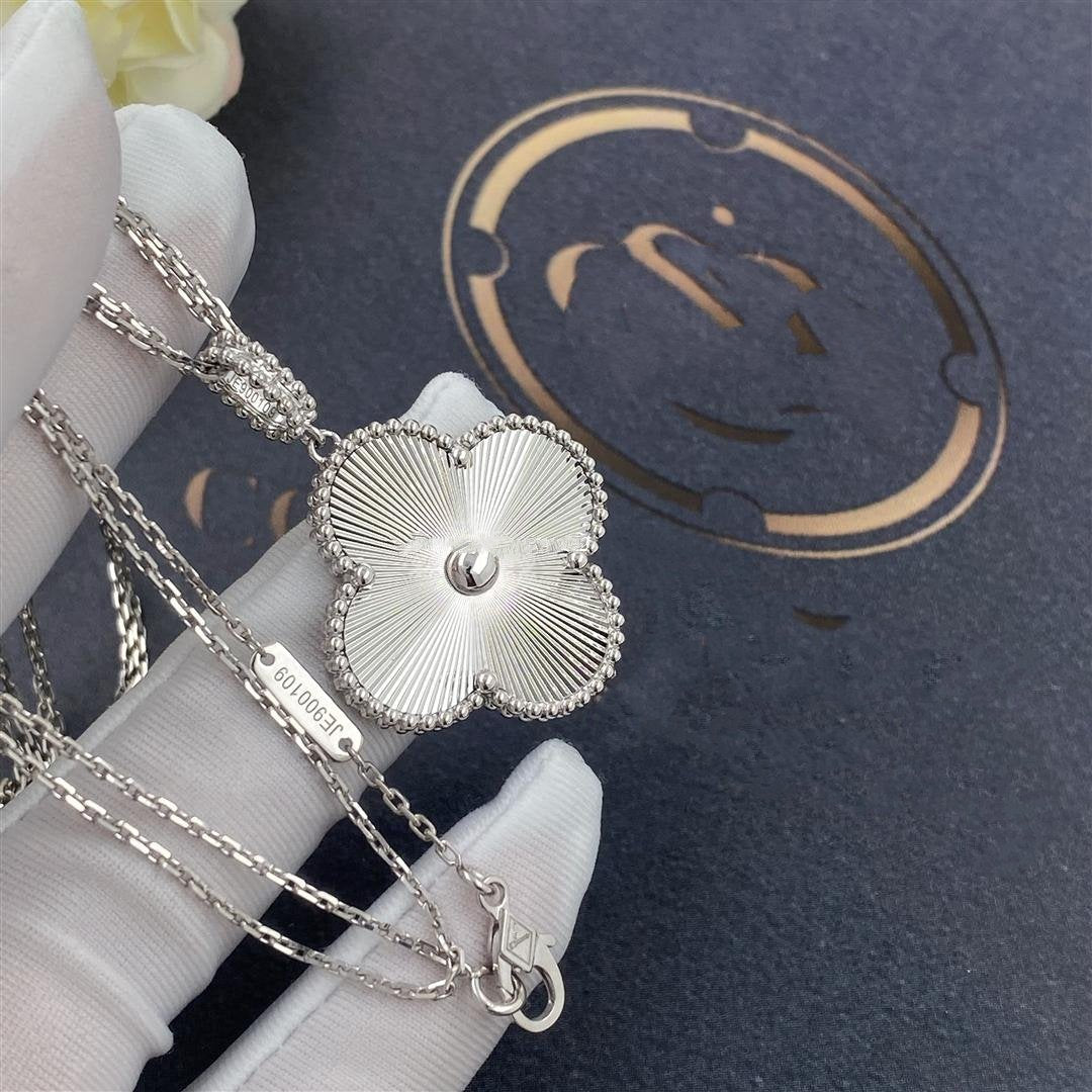 ¡®Glow Jewelry¡¯CLOVER 25MM SILVER BIG CLOVER NECKLACE