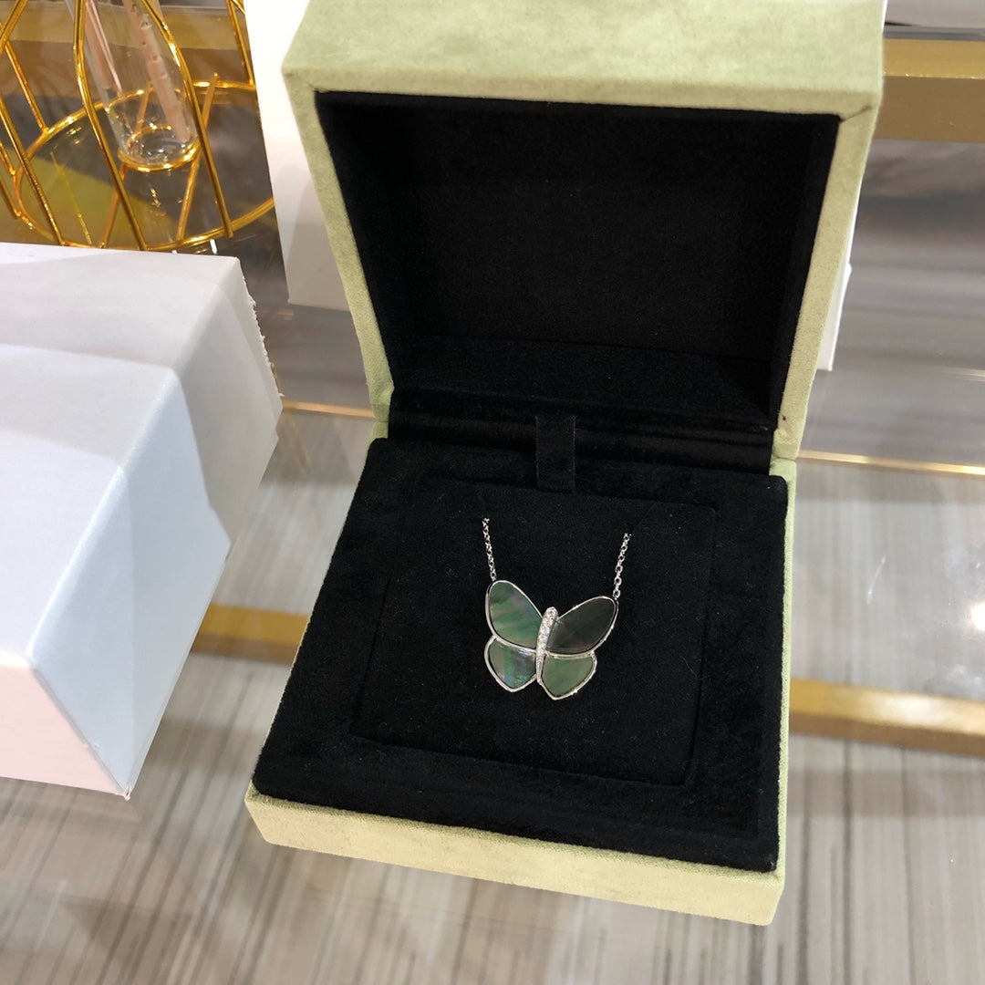 ¡®Glow Jewelry¡¯LARGE BUTTERFLY SILVER PENDANT DIAMOND NECKLACE