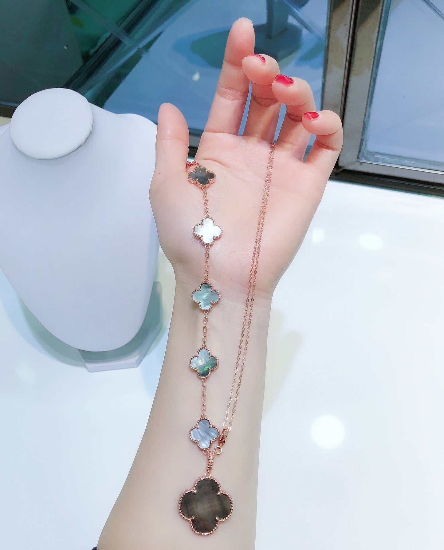 グロー ジュエリー ブレスレット 5モチーフとネックレス ダークMOP ローズゴールド