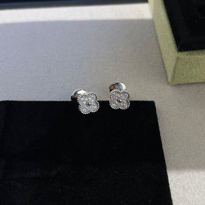 [Glow Jewelry]CLOVER MINI DIAMOND STUD EARRINGS
